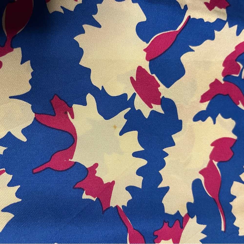 Balenciaga Blue and Pink Floral houndstooth Scarf, 100% silk - Picture 5 of 7